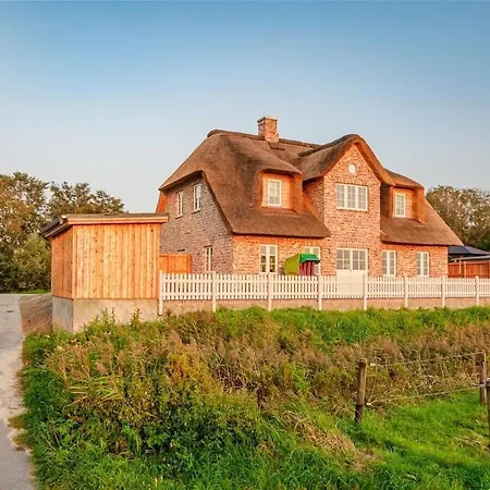 Holiday home In With Swimming Pool